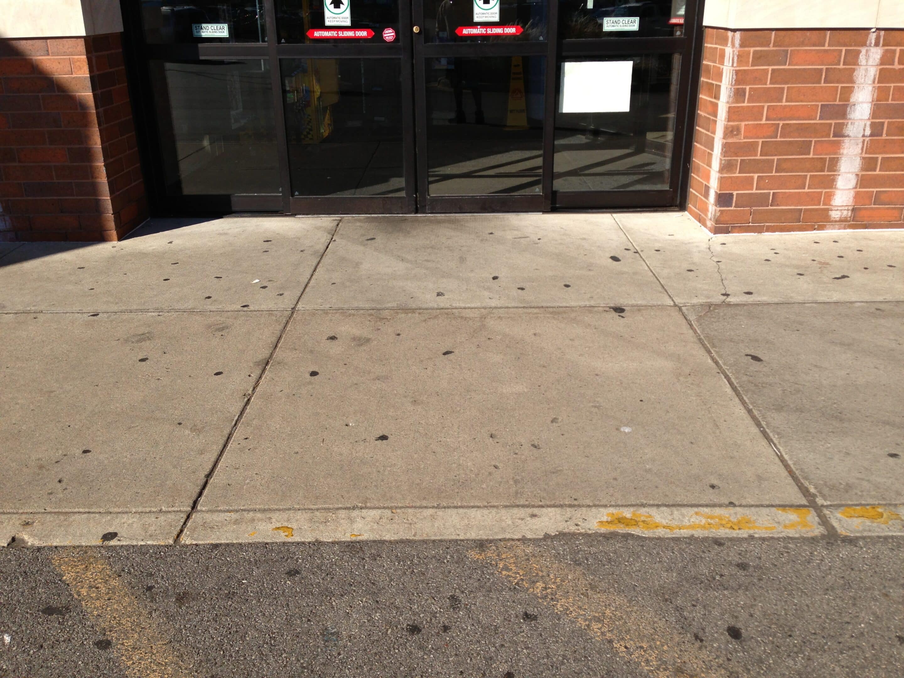 sidewalk cleaning and brightening Chicago